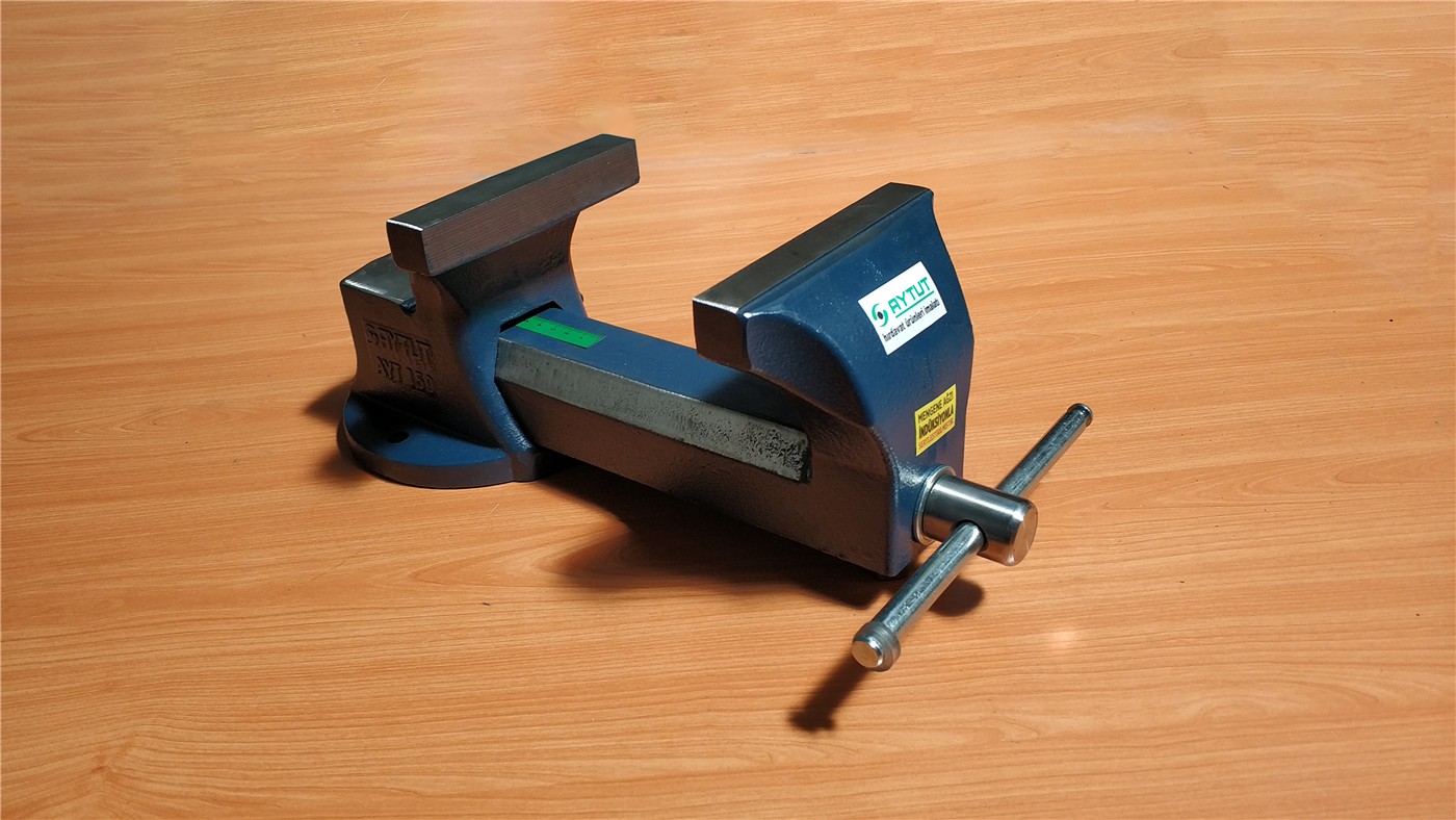 Cast iron bench vice, 150 mm example model, photo 1